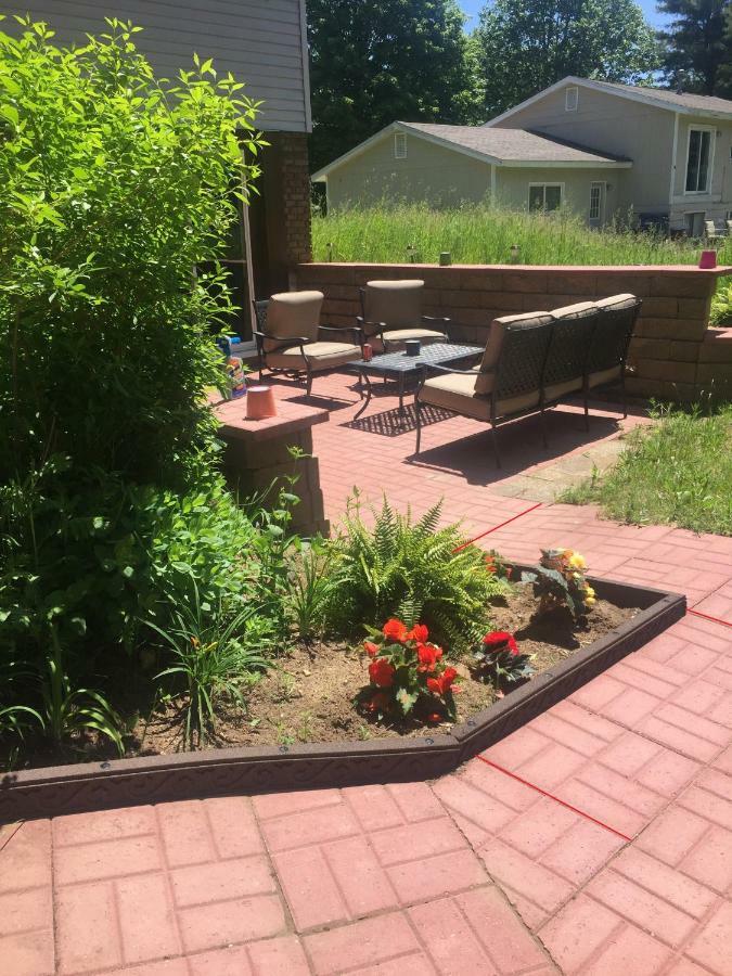 Grandma'S House Apartment Lake Ann Exterior foto